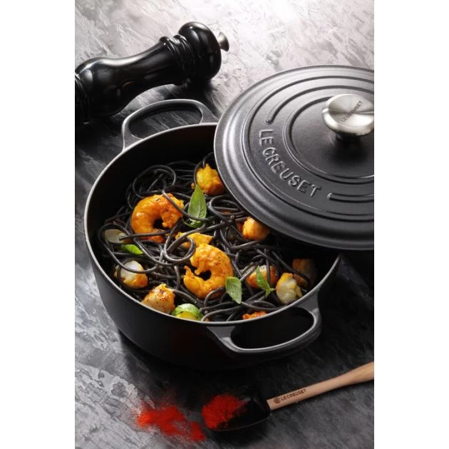 Cocotte En Fonte Ronde 22 Cm Noir Mat Le Creuset Signature – Image 6